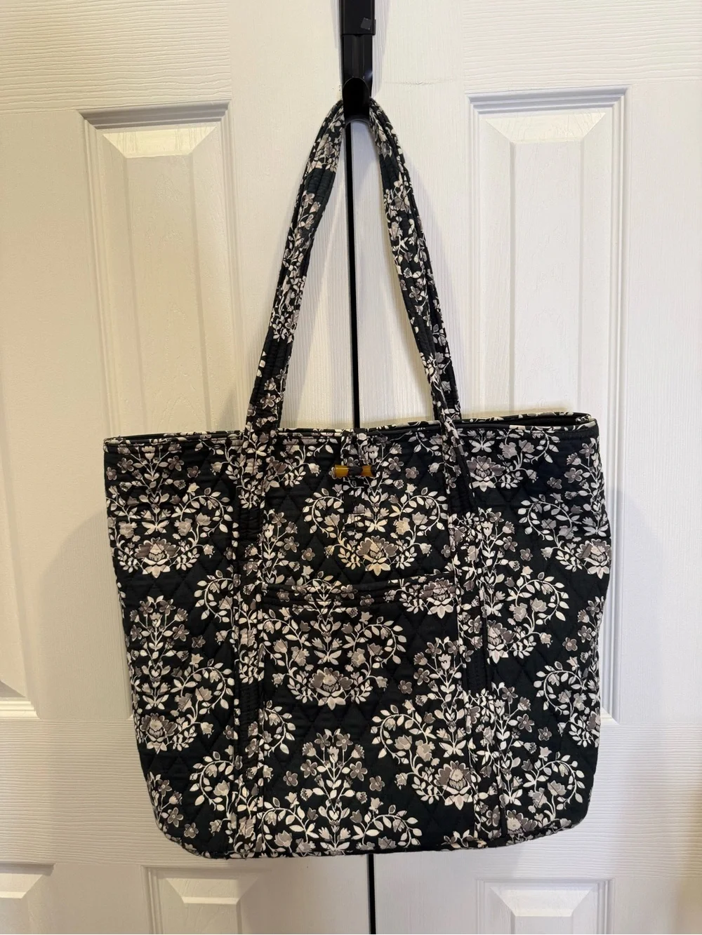 Vera Bradley Flowered Black and White Floral Print. Great for Teachers!!!!